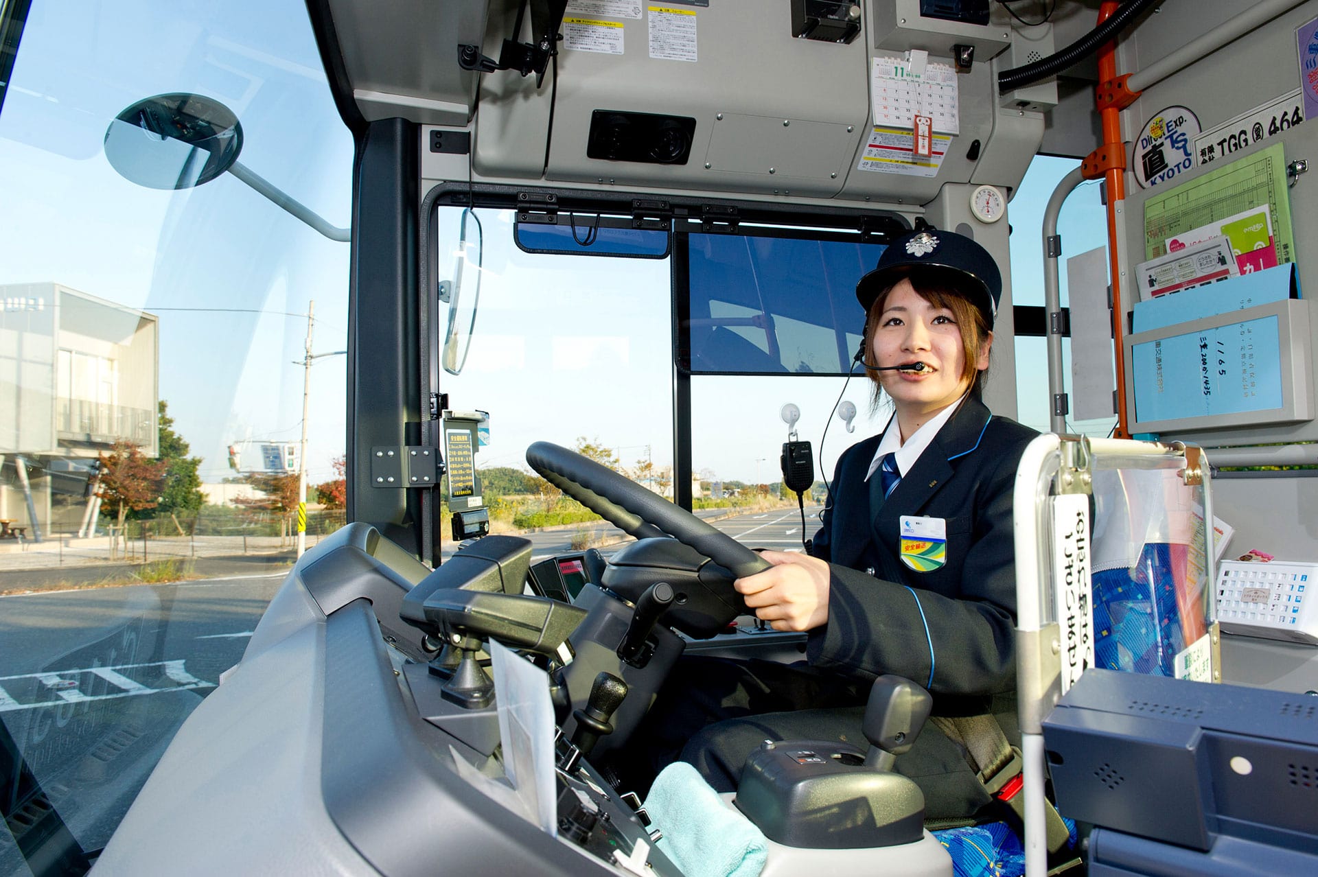 【ここからダウンロード】 女性 運転 手 無料の印刷可能なイラスト画像