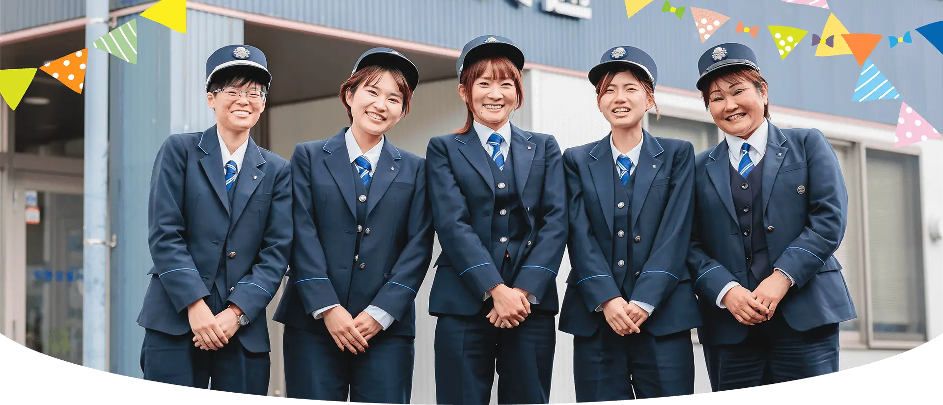 笑顔の女性運転士の皆さん